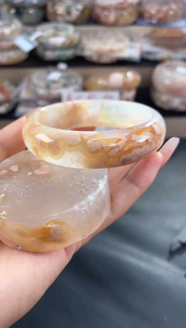 未镶嵌手镯石英质玉65