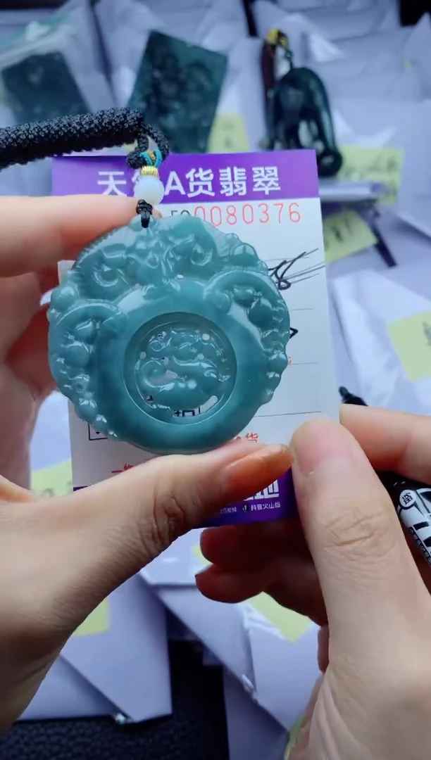 翡翠未镶嵌颈饰