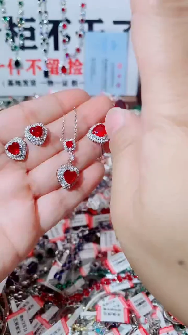 颈饰未镶嵌红宝石红宝石吊坠 戒指 耳钉