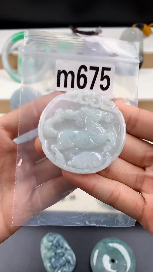 颈饰未镶嵌翡翠天然翡翠吊坠挂件