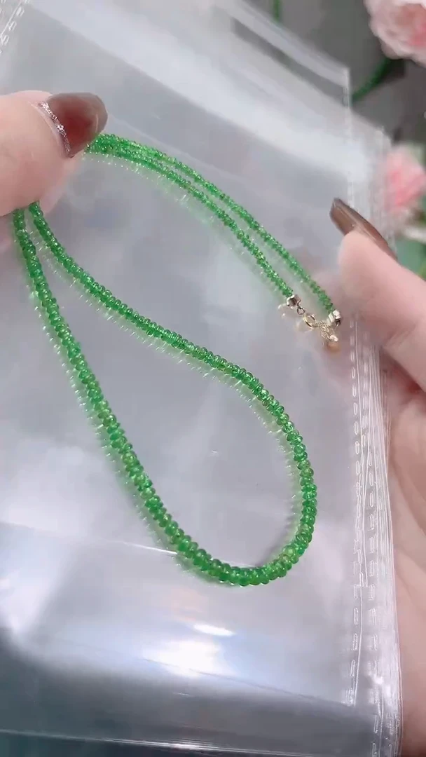 颈饰银S925镶嵌石榴石（沙弗莱）算盘1200