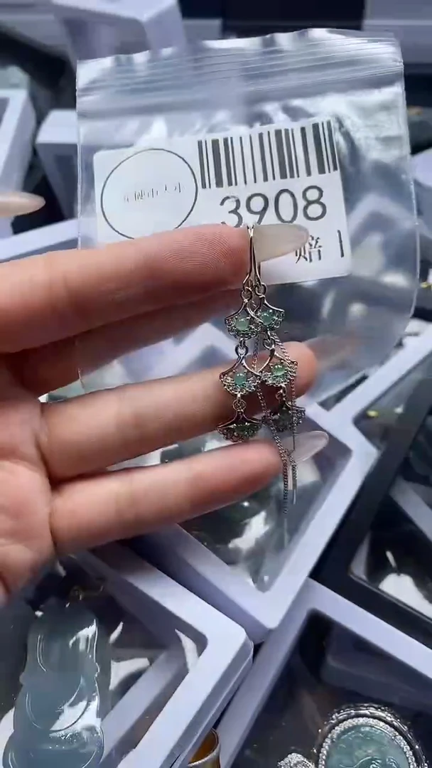 颈饰未镶嵌翡翠3908