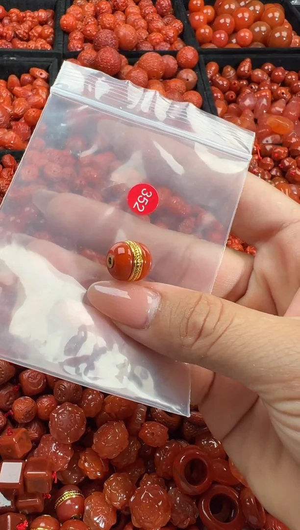 南红玛瑙未镶嵌颈饰1