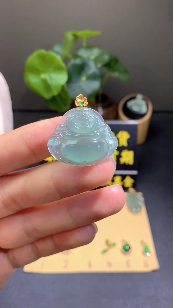 颈饰18K金镶嵌翡翠翡翠A货