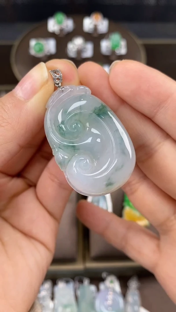 【闪购商品】翡翠吊坠(不含链)18K金镶嵌翡翠如意