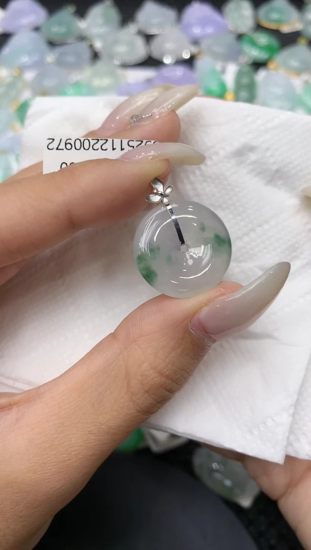 颈饰18K金镶嵌翡翠1111111111