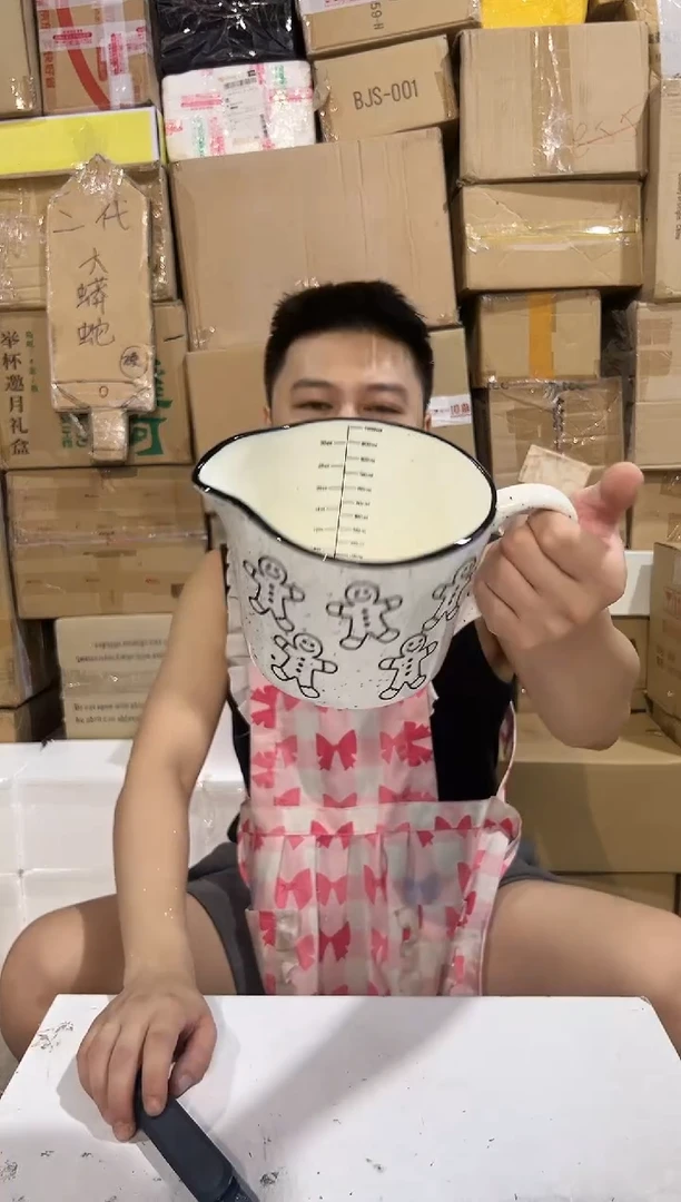 瓷片姜饼人奶壶（内外有小黑点）