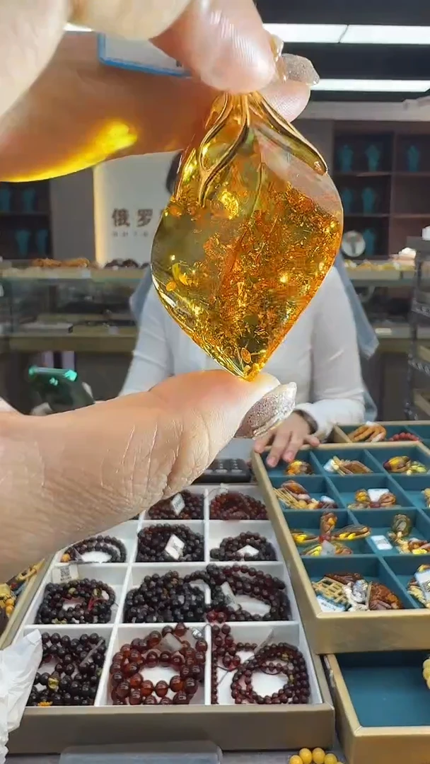 琥珀颈饰未镶嵌179秒拍号 假一罚三