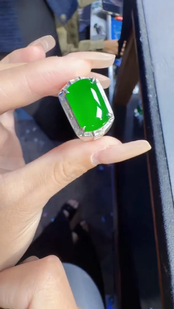 未镶嵌定制翡翠翡翠A货有轻微色差属于正常现象，戒指多样性发货1