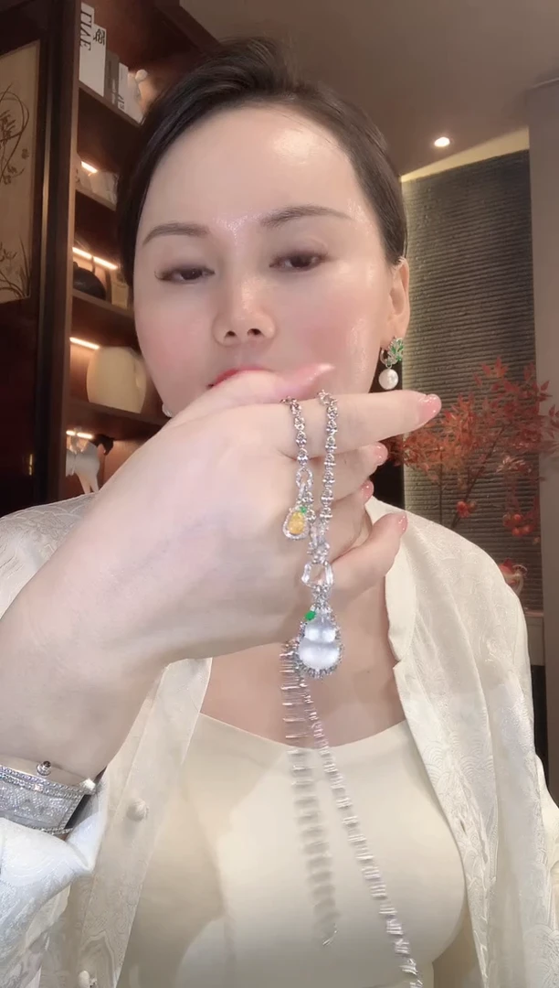 吊坠(不含链)18K金镶嵌翡翠C11