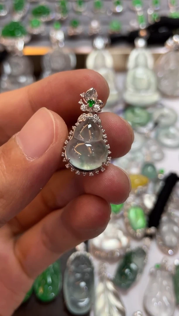 吊坠(不含链)18K金镶嵌翡翠葫芦