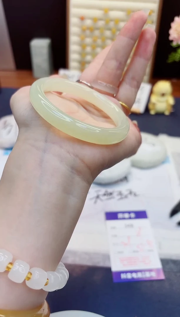 未镶嵌手镯石英质玉348-美人条晴水-圈口52