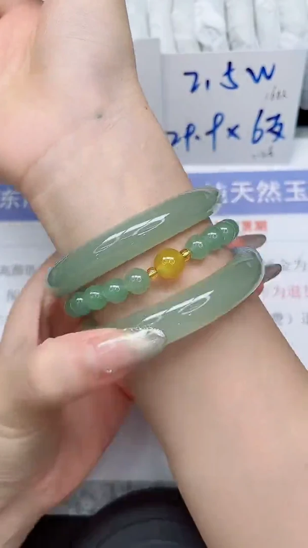 未镶嵌手镯石英质玉153-64
