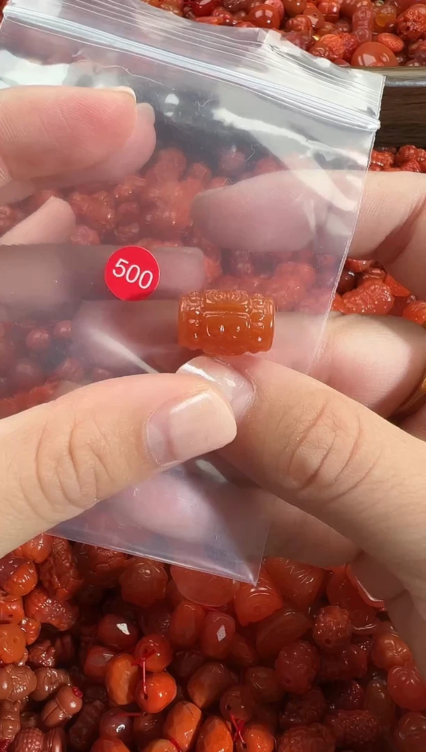 颈饰未镶嵌南红玛瑙1