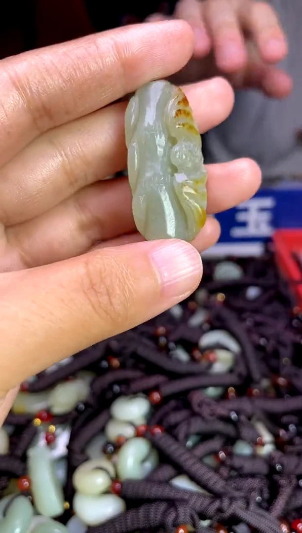 未镶嵌和田玉挂件1