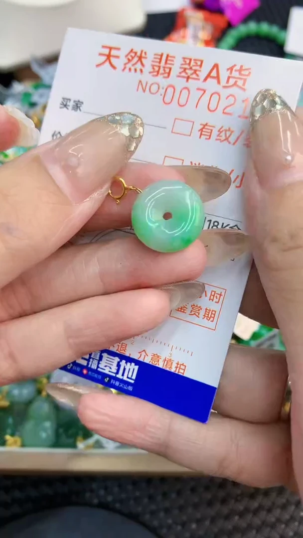 翡翠未镶嵌颈饰           1