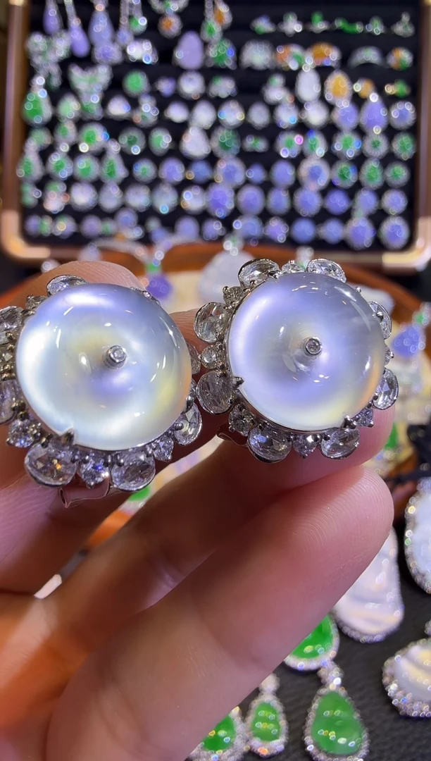 翡翠18K金镶嵌耳饰玻璃种极光白大平安扣耳包