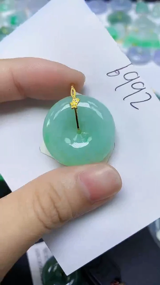 翡翠18K金镶嵌颈饰天然自然緬甸A貨翡翠