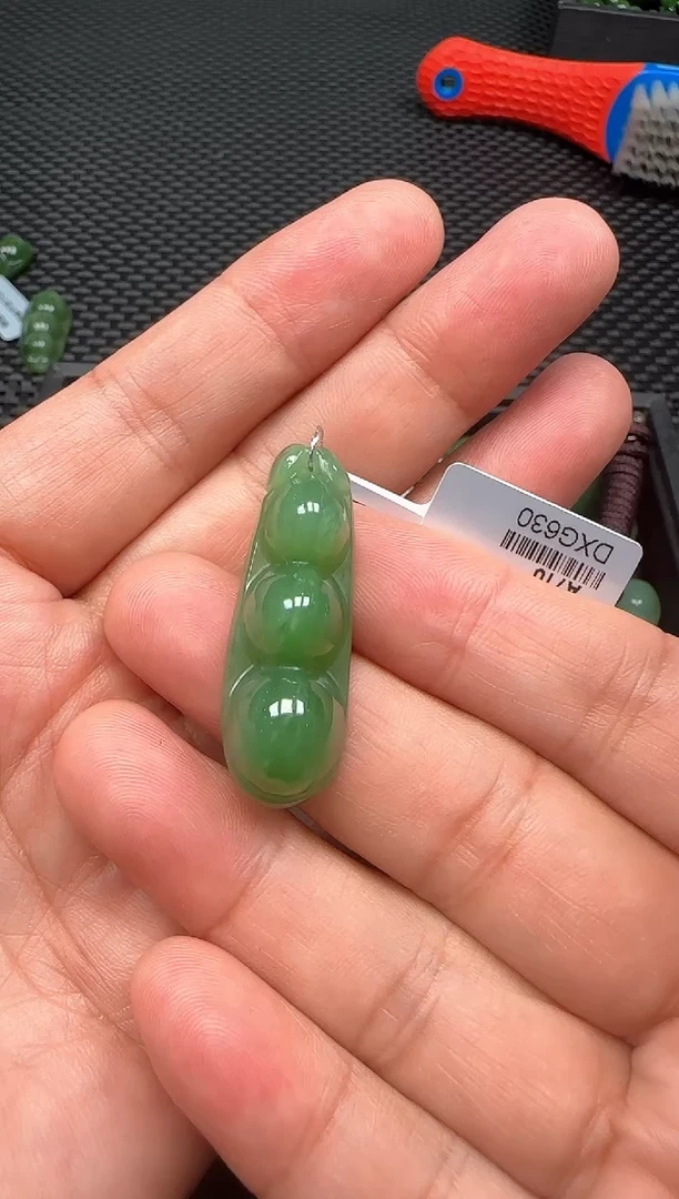 和田玉未镶嵌吊坠(不含链)一个 多样性发1件