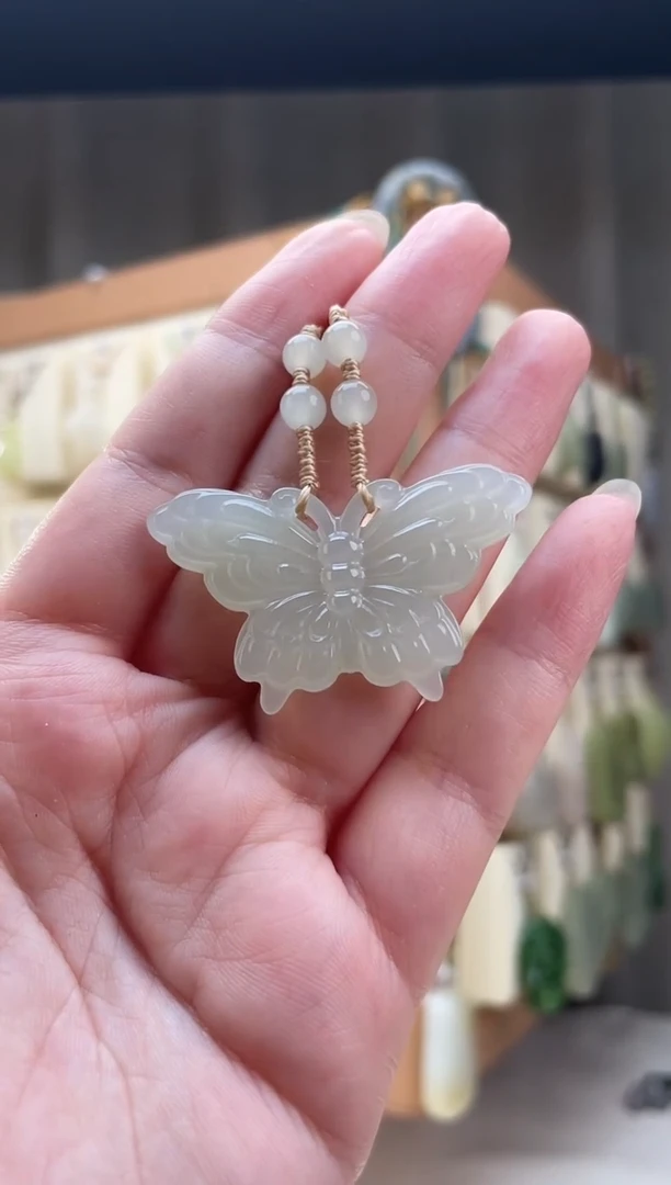 颈饰未镶嵌和田玉42.7*26*4.5毫米青海料薄款蝴蝶玉佩（微棉）