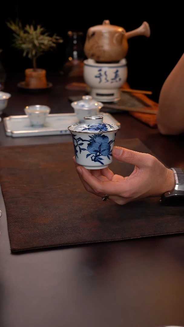 手绘桃子盖碗三包银口