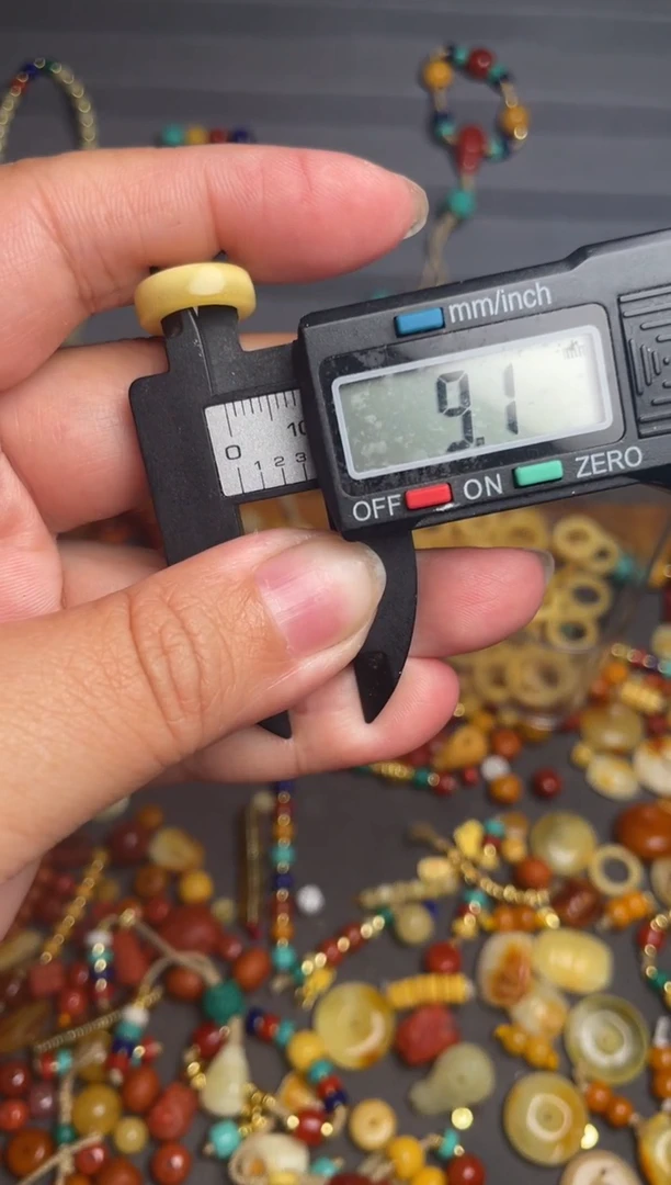 未镶嵌蜜蜡裸石多样性发其一，9mm跑环