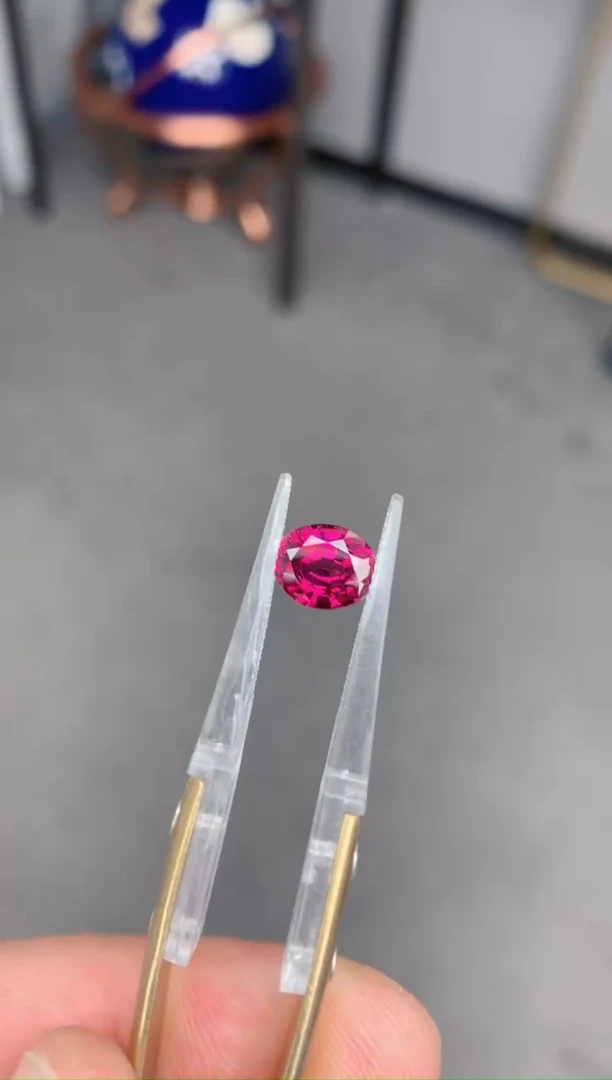 未镶嵌裸石石榴石2ct 镁铝榴石椭圆