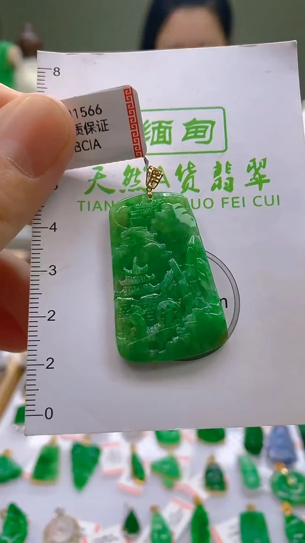 翡翠18K金镶嵌颈饰天然翡翠A货，支持复检