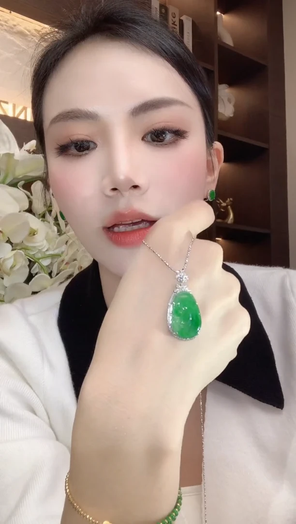 吊坠(不含链)18K金镶嵌翡翠A11