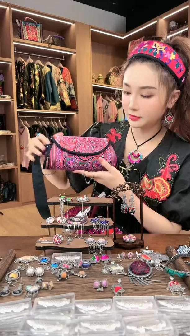 【闪购商品】织绣L609黔东南苗族刺绣