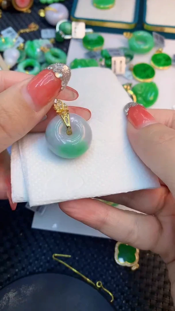 颈饰未镶嵌翡翠1