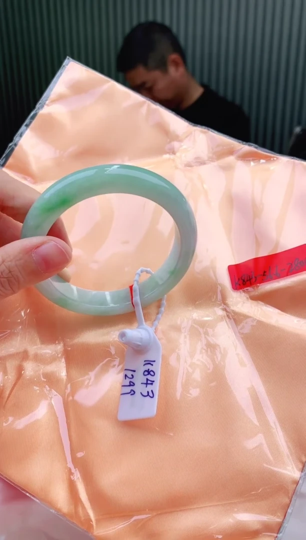 未镶嵌手镯翡翠56+