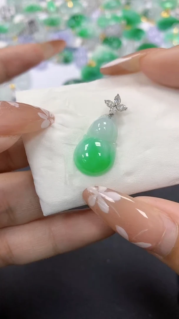 颈饰18K金镶嵌翡翠a货假一赔三支持复检百元上9元证书费自理