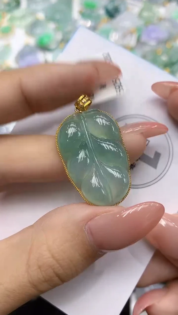 颈饰18K金镶嵌翡翠111111111111