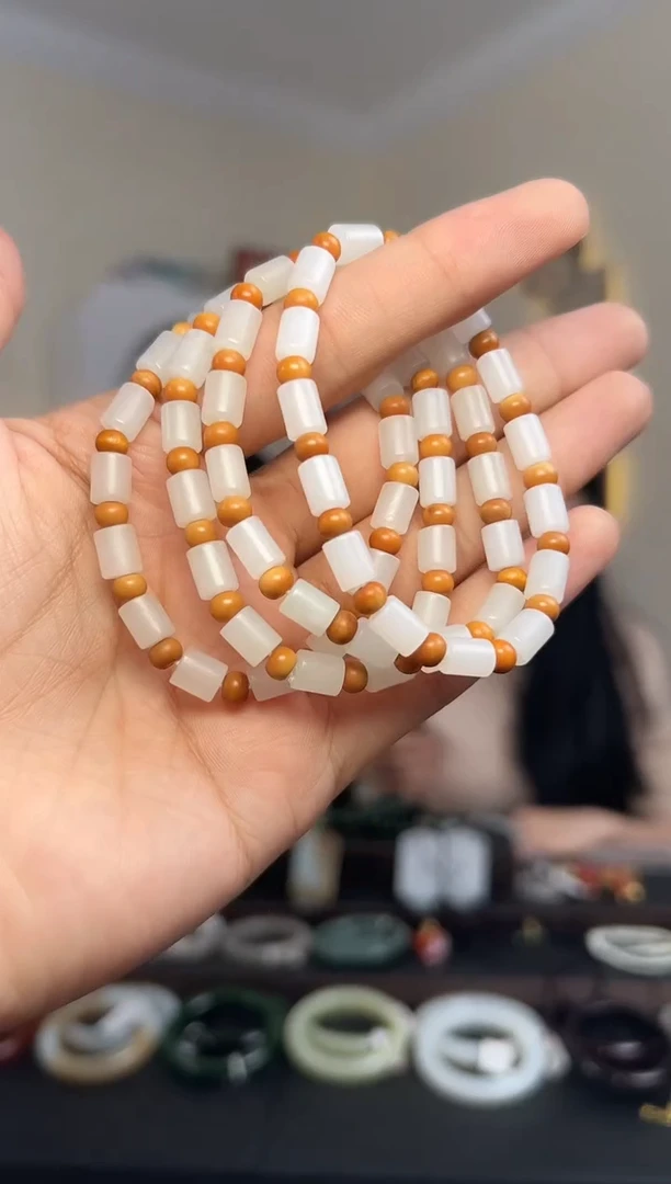 颈饰未镶嵌和田玉多样性发其一