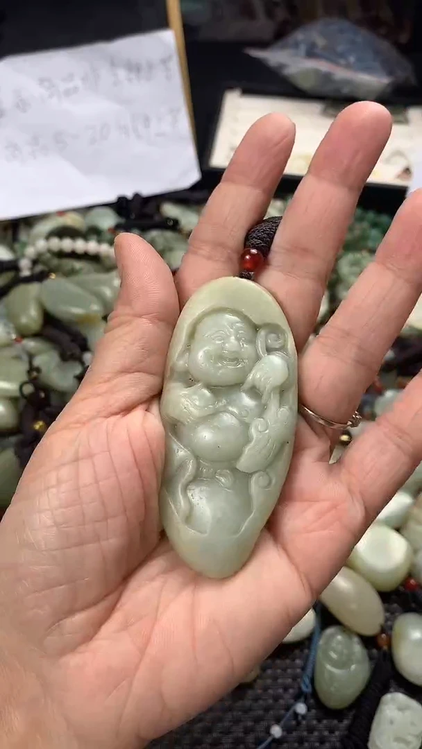 颈饰未镶嵌和田玉（多样性发一件）没有证书有瑕