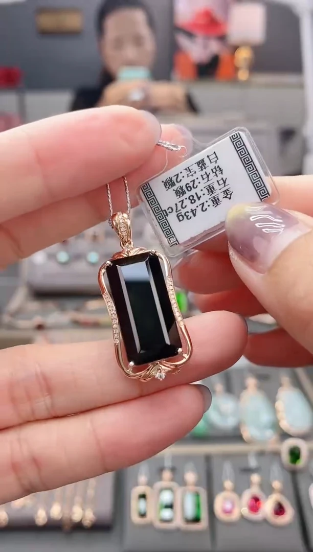 颈饰18K金镶嵌碧玺18.27