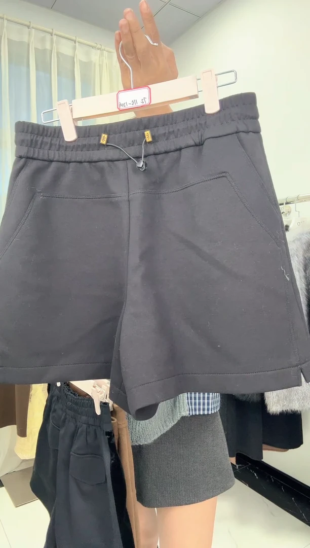 B****?黑色裤子9999999999999