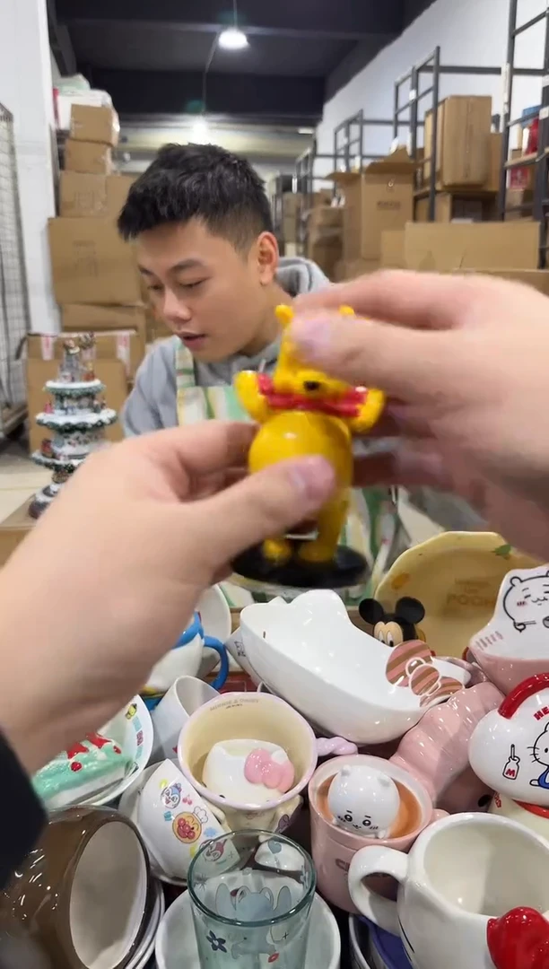 瓷片大肚子维尼小摆件