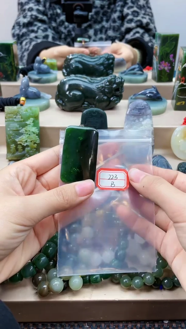 未镶嵌和田玉挂件1