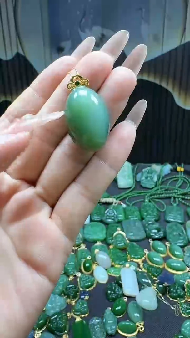 【闪购商品】和田玉挂件18K金镶嵌1