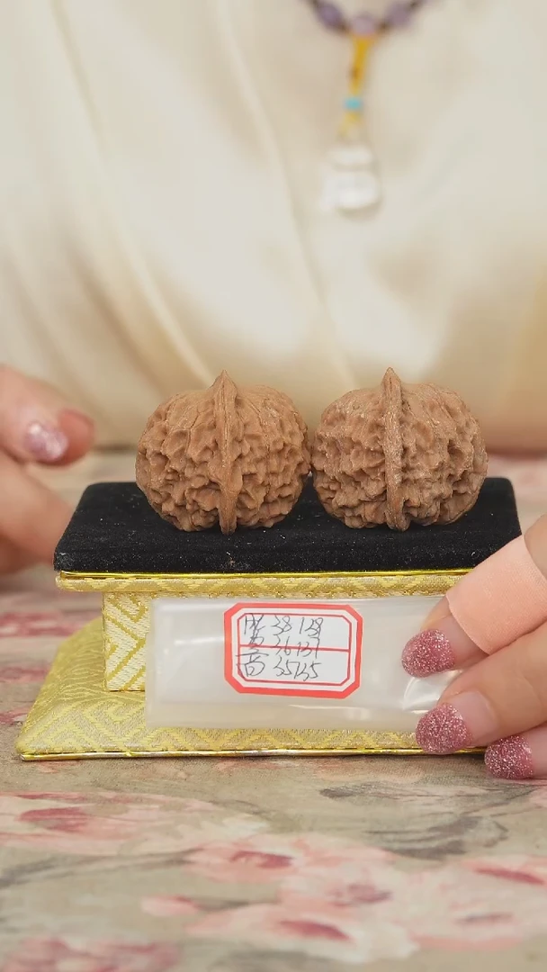 文玩核桃把件非嫁接元宝