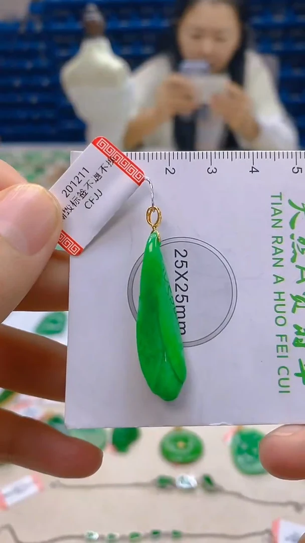 颈饰18K金镶嵌翡翠新号开播 全场乱卖