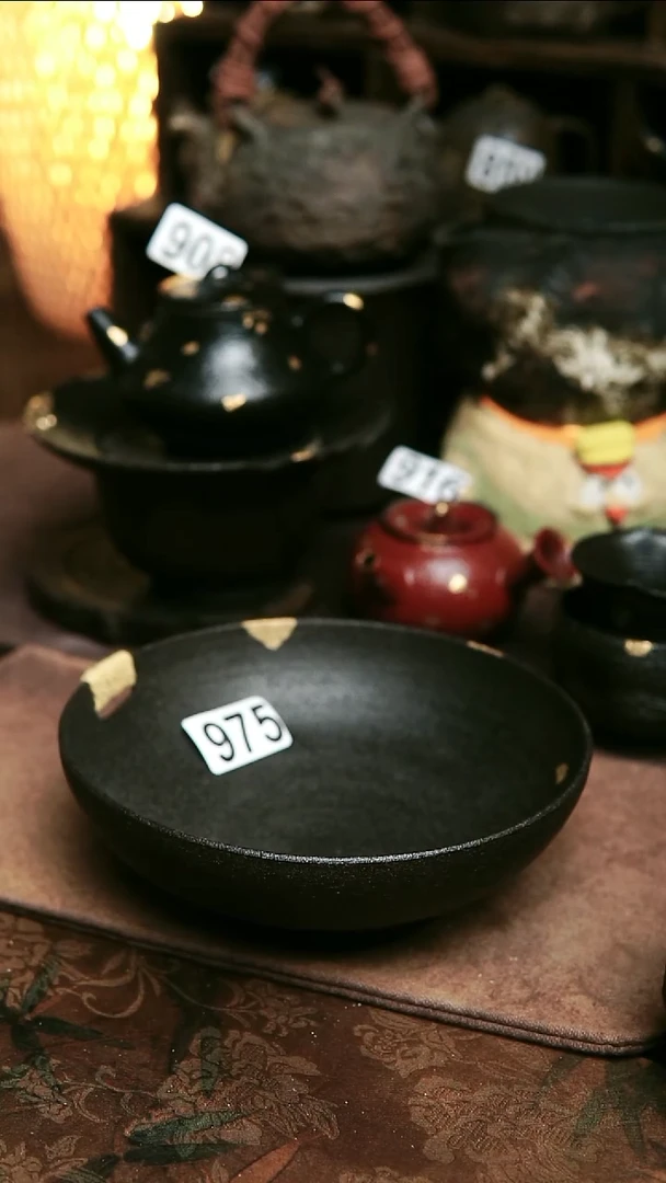 975紫砂全手工黑色洒金壶承