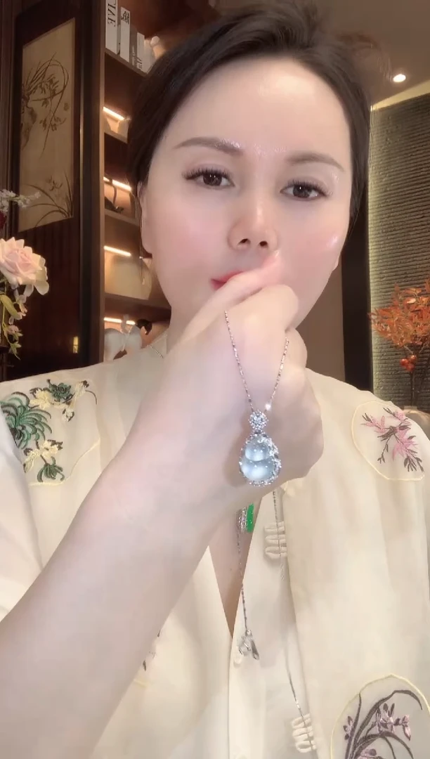 吊坠(不含链)18K金镶嵌翡翠D191