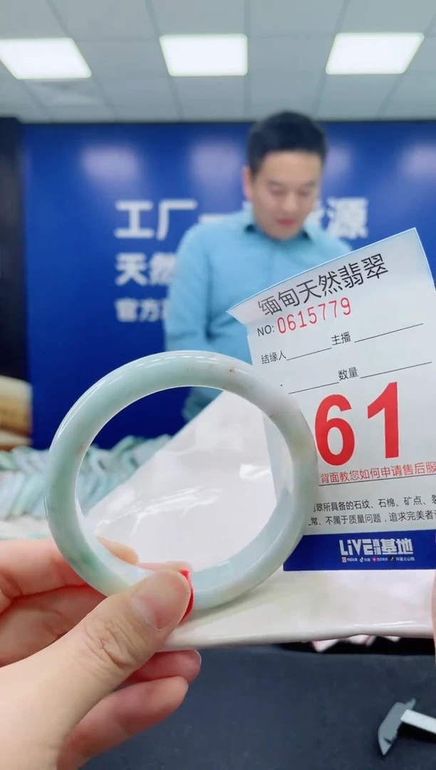 未镶嵌手镯翡翠天然翡翠手镯