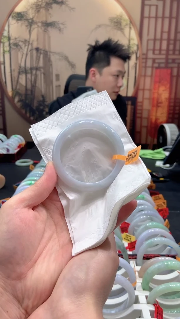 翡翠手镯未镶嵌C****~000025770