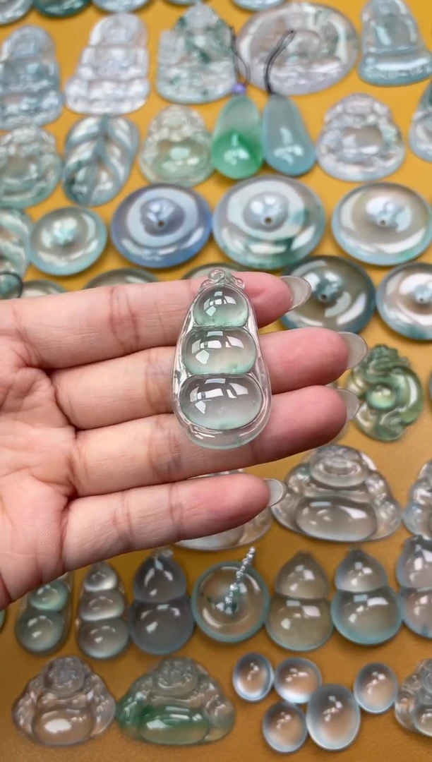 吊坠(不含链)未镶嵌翡翠5 豆子 43 22.8 6.3