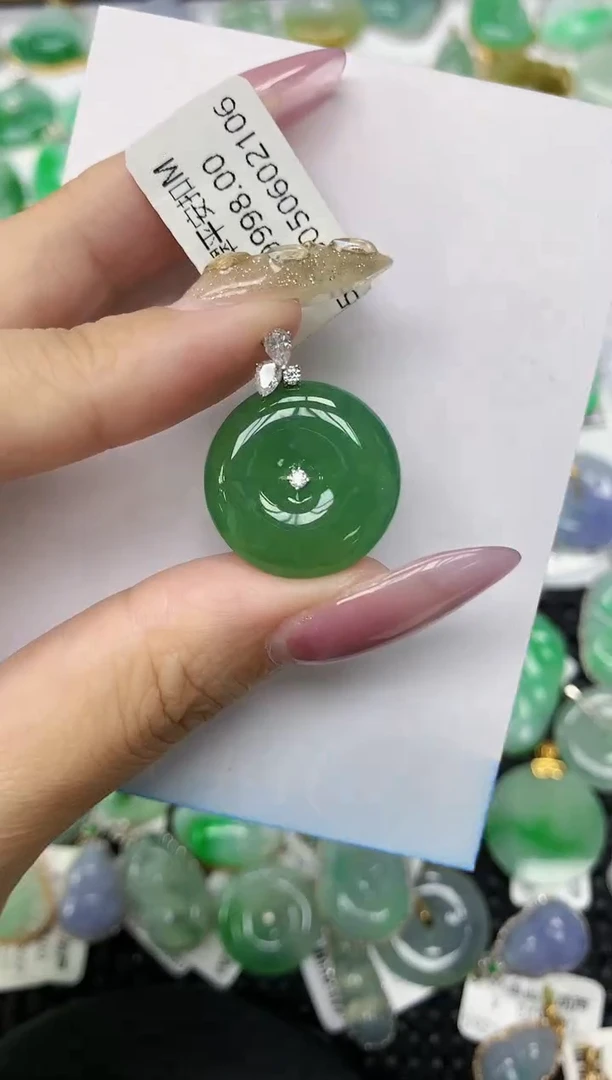 翡翠18K金镶嵌颈饰1111111111