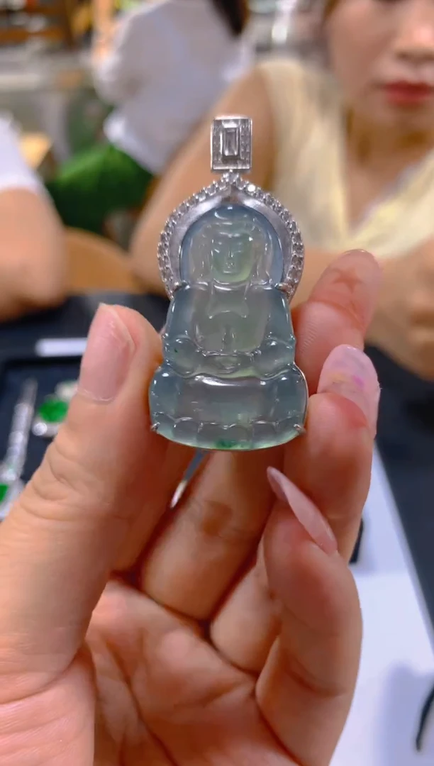 翡翠未镶嵌颈饰多样性发一